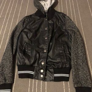 In great condition jacket in the size small